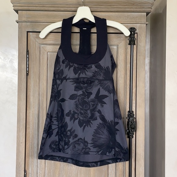 lululemon athletica Tops - Lululemon Scoop Neck Tank size 8, black tank top
